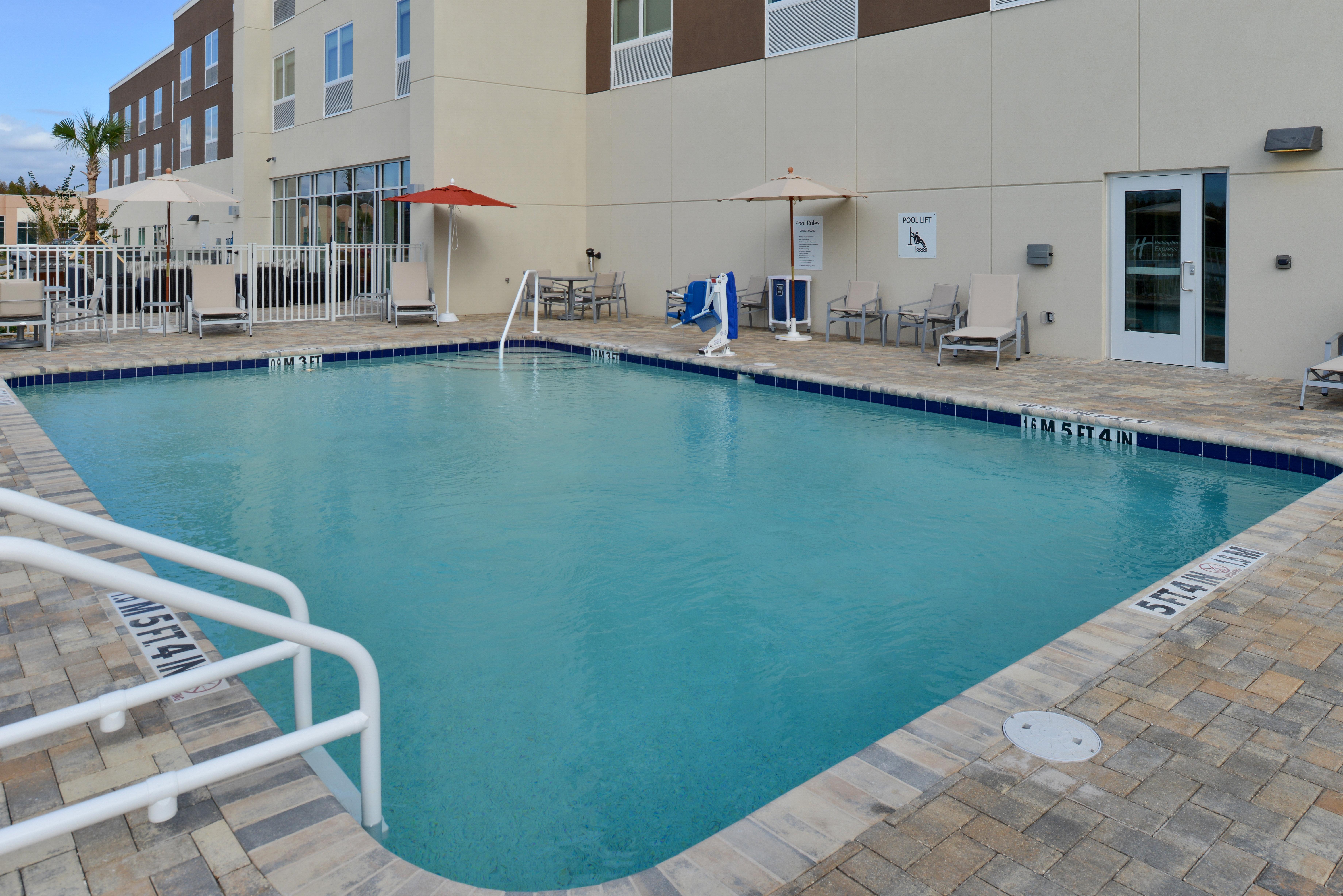 Holiday Inn Express & Suites Trinity By Ihg Екстериор снимка