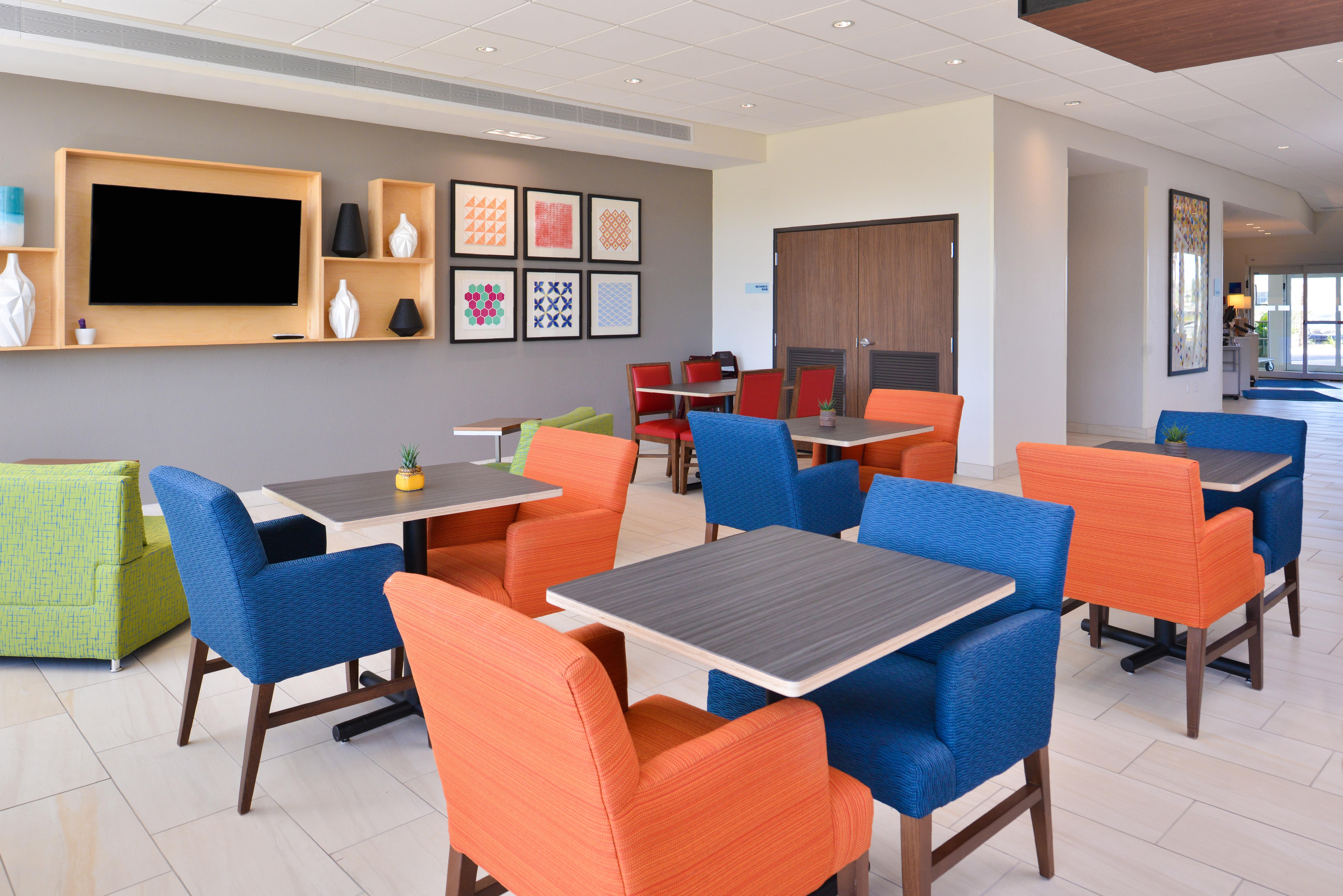 Holiday Inn Express & Suites Trinity By Ihg Екстериор снимка