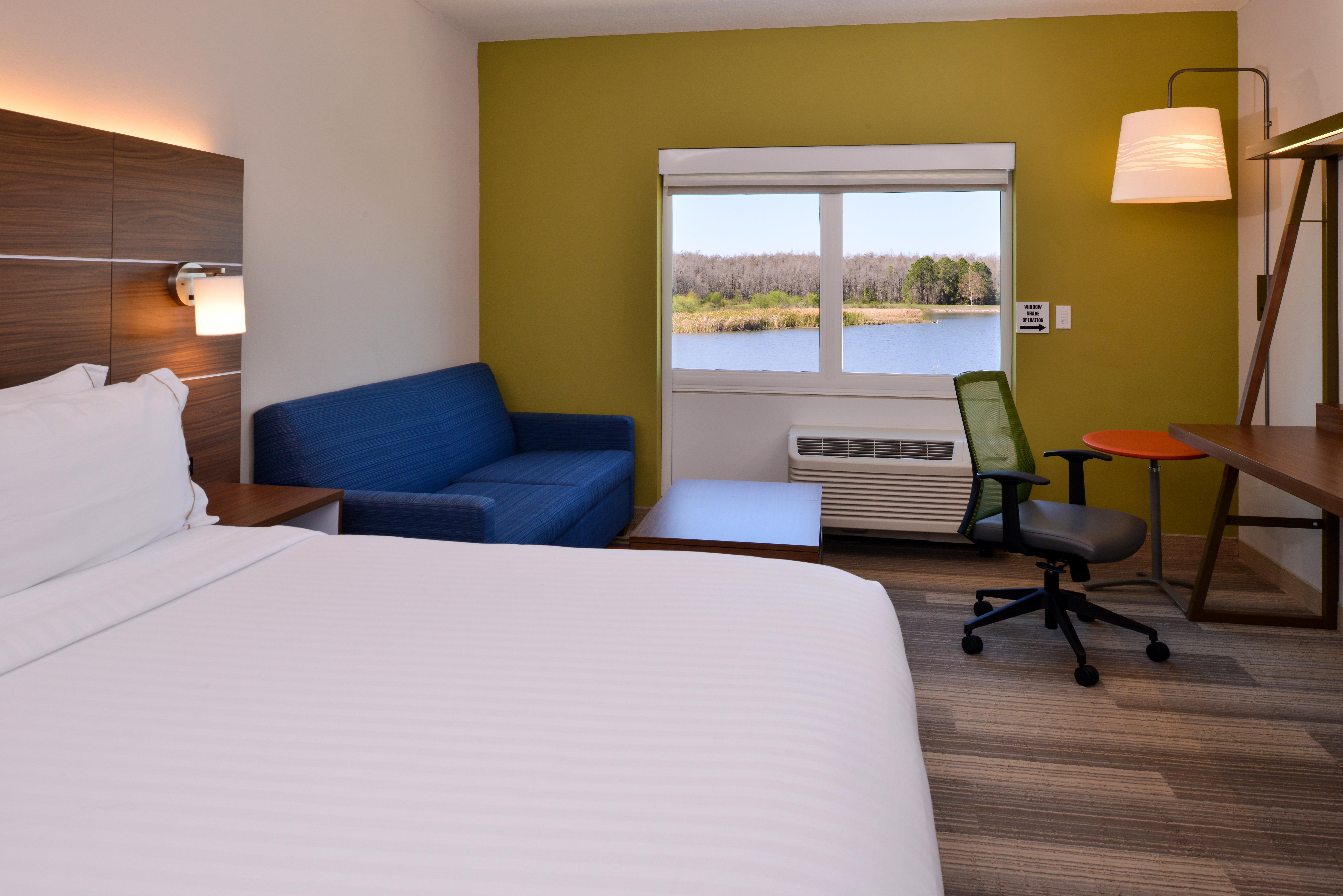 Holiday Inn Express & Suites Trinity By Ihg Екстериор снимка